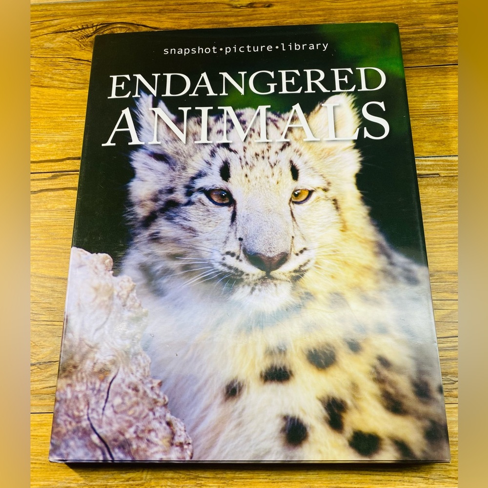 Endangered Animal’s (Snapshot Picture Library) By Thomas Downs - Hardcover Book